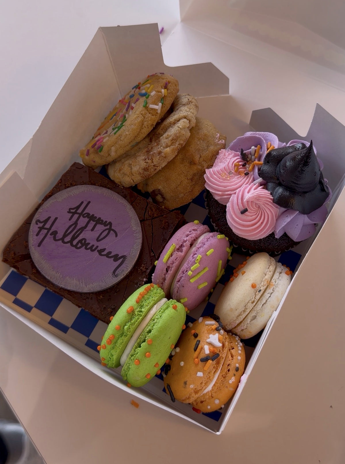 Small Halloween grazing box with cookies, brownie, cupcake and macarons